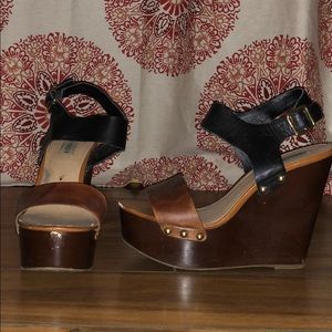 Steve Madden Brown & Black Wedges
